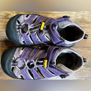 Keen Newport Little Kids size 11 Purple